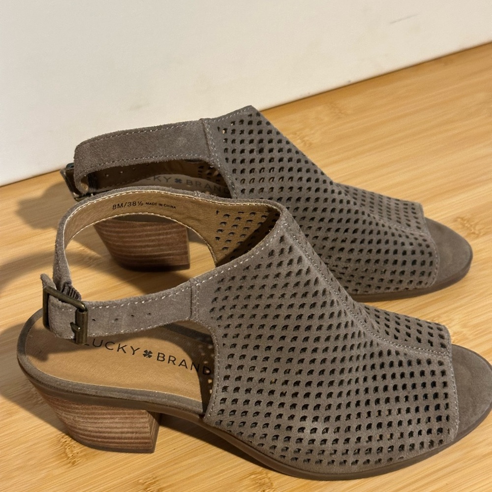 Lucky Brand Bertel suede Taupe/Tan Women’s Sandals